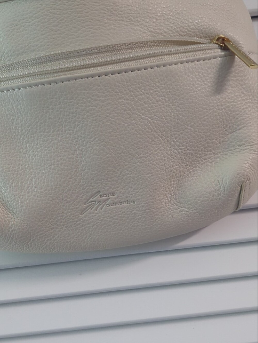 Stone Mountain Accessories Cream Shoulder Bag with Gold Hardware - Picture 3 of 8